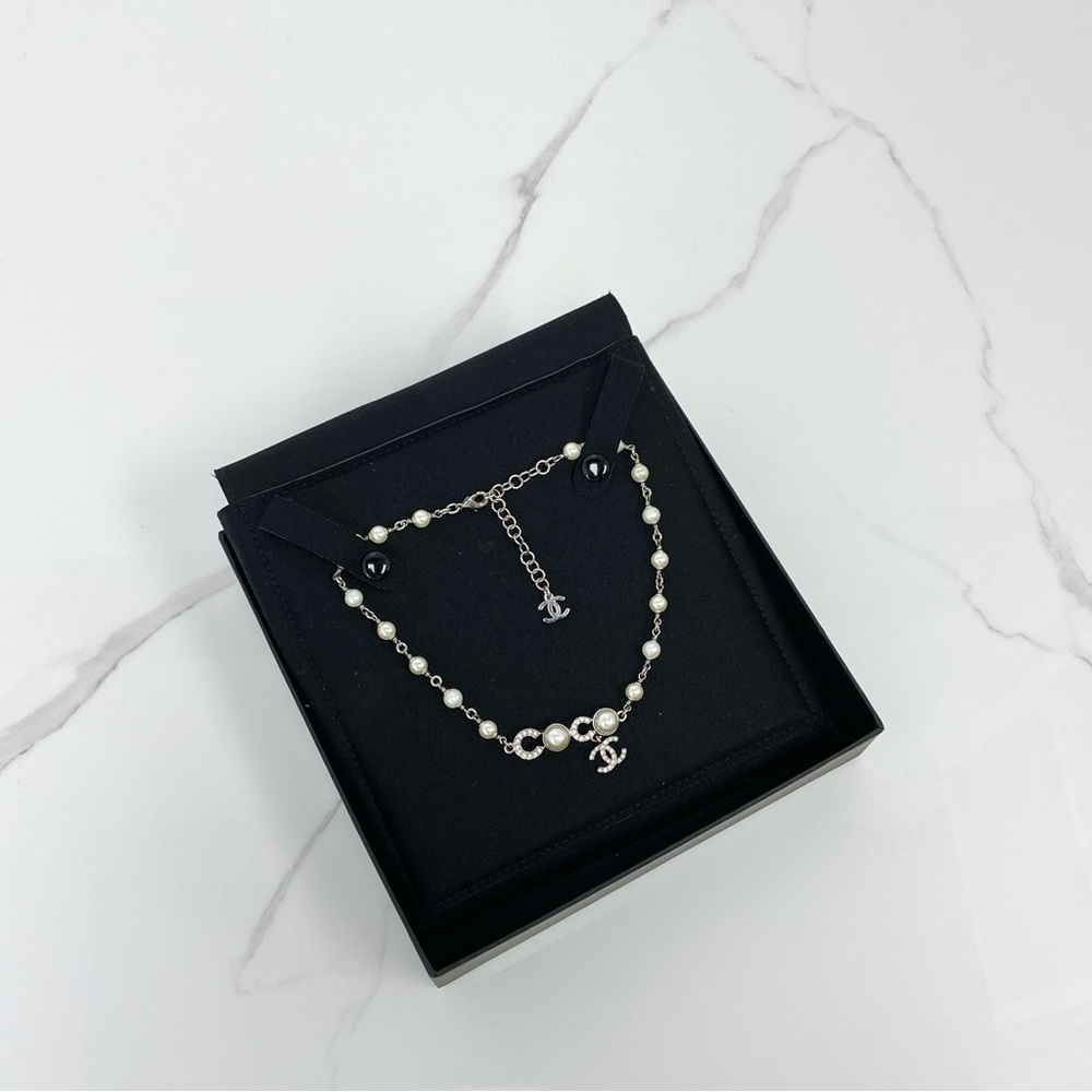 Chanel Crystal Pearl CC Choker - Picture 1 of 6